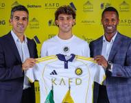 Joao Félix posando junto con sus nuevos colores.