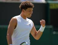 Ben Shelton celebrando su rápida victoria de este viernes en Wimbledon. (Internet)
