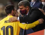 Lionel Messi junto a Joan Laporta