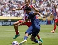 Marcos Llorente junto a Ibrahim Mbaye en una disputa de balón (Redes Sociales)