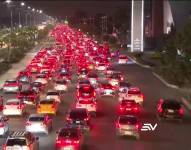 Imagen del tránsito en la vía de Samborondón, el 31 de octubre.