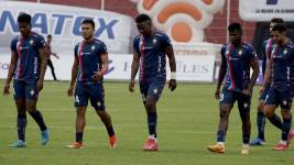 Jugadores de El Nacional en un partido por la LigaPro