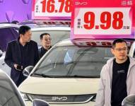Casi la mitad de todos los autos vendidos en China el año pasado fueron vehículos eléctricos.