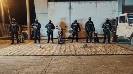 Agentes antinarcóticos decomisaron 400 bloques con cocaína en Tulcán.