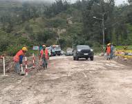 Imagen referencial de trabajos en la vía Cuenca-Girón-Pasaje
