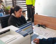 Durante febrero, los empleados en relación de dependencia que ganen más de USD 1 006 al mes, deberán presentar su proyección de gastos personales.