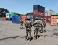 Las Fuerzas Armadas del Ecuador a través de la Armada del Ecuador realiza operaciones militares de ámbito interno en puestos estratégicos de Guayaquil.
