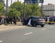 La víctima conducía un vehículo tipo SUV que, tras el atentado, se subió al parterre central y se estrelló contra una luminaria.