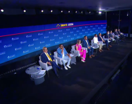Foto de 10 de 12 candidatos que lideran listas para la Asamblea Nacional en un debate organizado por la Universidad Ecotec
