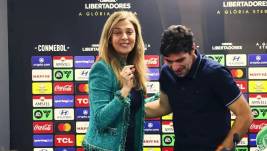 Leila Pereira junto a Abel Ferreira.