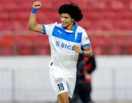 Eduard Bello con la camiseta de Universidad Católica de Chile.