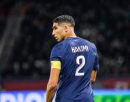 Achraf Hakimi con la camiseta del Paris Saint-Germain.