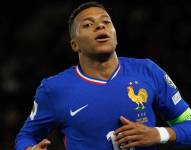 Kylian Mbappé en un partido con la selección de Francia