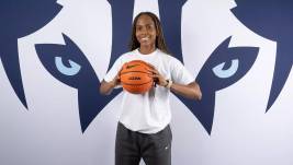 Blanca Quiñónez, basquetbolista ecuatoriana.