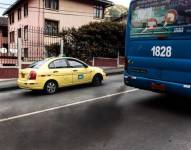 Tránsito vehicular en la avenida Necochea, en Quito.