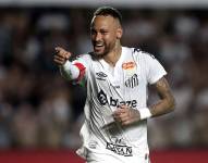 Neymar se perdería hasta tres partidos debido a su negativa de jugar en césped sintético.