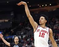 RJ Luis Jr jugando para su equipo de la universidad de ST. Johns. (Internet)