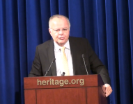 Foto de Jorge Zavala Egas, jurista guayaquileño, participando en un foro en 2013.