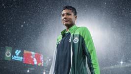 Jeremy Arévalo, con el Racing español.