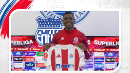 Stiven Plaza en su presentación con su nuevo club en Rumania.