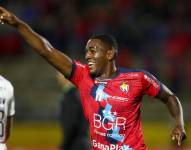 Madison Julio celebra un gol con El Nacional