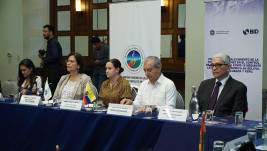 De izquierda a derecha: María José García, subsecretaría de Asuntos Internacionales de la Vicepresidencia de la República; María del Carmen Calle, secretaria Ejecutiva del Organismo Andino de Salud (OAS); Andrea Prado, subsecretaria de Atención de Salud Móvil, Hospitalaria y Centros Especializados del MSP; Jorge Bejarano, director del INSPI, y Walter Vigo, coordinador del Proyecto de Vigilancia Genómica de la COVID-19.