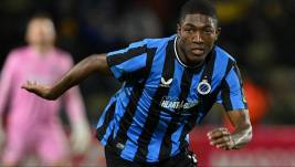 Joel Ordóñez presiona al Club Brujas para salir al Olympique de Marsella.