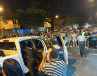 El individuo identificado como Juan David S. L. huyó en medio del vitoreo de decenas de personas y ante la mirada impávida de varios policías y militares.