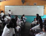 Imagen de archivo de estudiantes en una escuela de Esmeraldas.