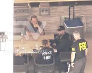 Xavier Jordán junto a los uniformados.