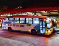 Imagen de un bus de la Troncal 4 de la Metrovía.