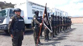 Los policías listos para salir a realizar los patrullajes en la frontera con Colombia.