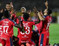 Jugadores de El Nacional celebrando.