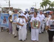 Habitantes marcharon para pedir paz en el cantón General Villamil Playas, en Guayas.