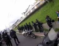Los detenidos portaban sellos e insignias con la frase delitos flagrantes. Captura de video.