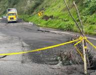 La carretera que cruzaba por Alausí está destruida e impide la conexión con la Sierra Centro.