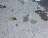 Imagen de un indicio balístico en las calles 10 de Agosto y Bolívar, centro de Esmeraldas, la mañana de este miércoles 6 de marzo.