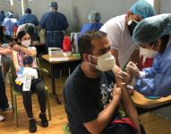 Llegaban y se iban pronto porque no tenían que esperar, al instante les tocaba su turno, te pinchan y listo.