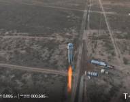 Esta captura de pantalla tomada de una transmisión de Blue Origin muestra el despegue del vuelo NS-31 del New Shepard de Blue Origin desde el Sitio de Lanzamiento Uno en Van Horn, oeste de Texas, el 14 de abril de 2025.