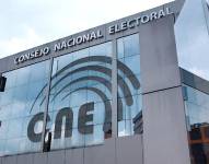 Fachada del Consejo Nacional Electoral, en Quito.