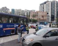 Siniestro de tránsito en la Plaza Argentina, norte de Quito.