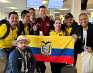 Hinchas ecuatorianos viajando hacia Doha.