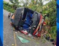 El vehículo involucrado es un bus de la cooperativa Panamericana.