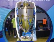 El trofeo de la Liga Pro EC que se entregará al campeón nacional.
