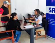 Imagen referencial para graficar la atención del SRI a ciudadanos en Baños de Agua Santa.