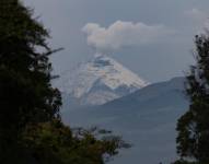 Fotografía del volcán Cotopaxi desde el Valle de los Chillos en Rumiñahui (Ecuador)