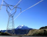 Imagen de una red de alta tensión eléctrica, en El Inga, en Quito.