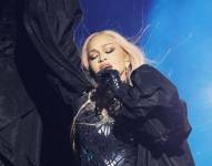 El estreno de su gira tuvo que posponerse durante tres meses cuando Madonna sufrió una grave enfemedad.