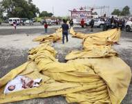 Lona desplomada durante el cierre de campaña del Partido Morena en Xonacatlán, en México.