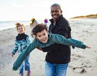 Las profundas y duraderas consecuencias de que haya un hijo favorito en la familia